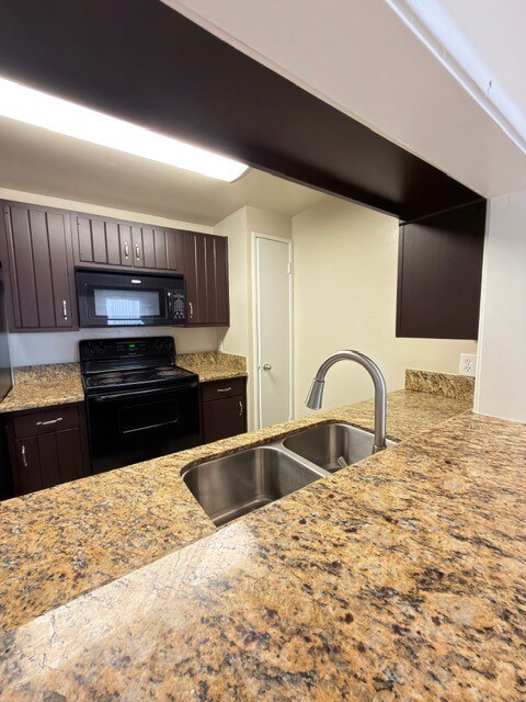 1306 Marina Bay Dr unit 305C, Clear Lake Shores, TX 77565 - photo 5