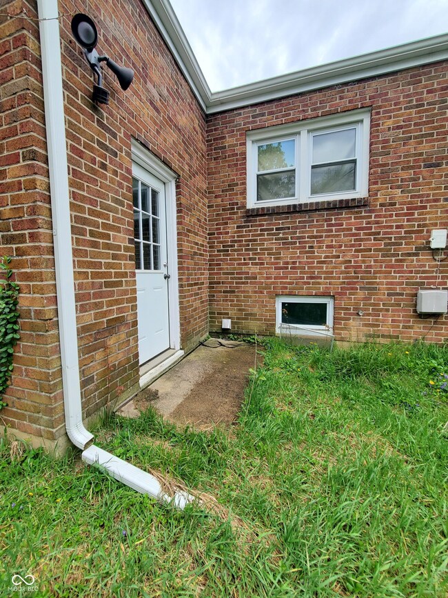 819 S Lynn St, Seymour, IN 47274 - photo 5