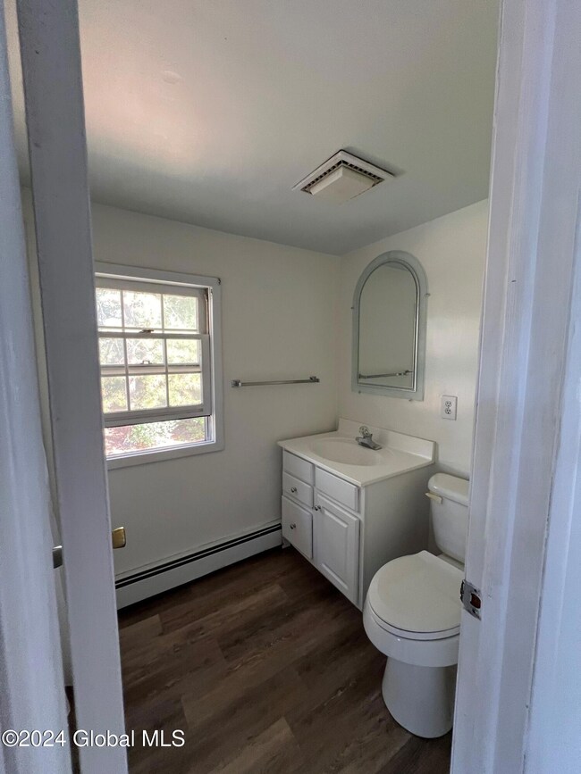 bathroom upstairs 3