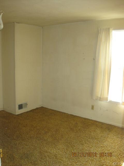 451 S Walnut St, Slatington, PA 18080 - photo 7