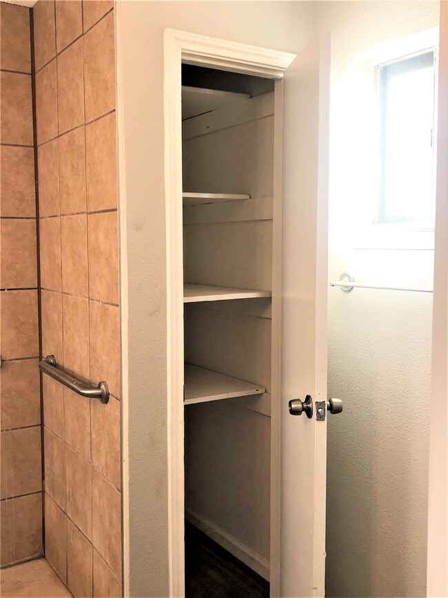 3191 County Road 181 unit 2, Alvin, TX 77511 - photo 7