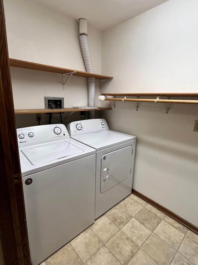 232 S Dewey St, Fairmont, MN 56031 - photo 7