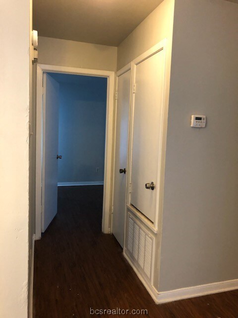 803 Autumn Cir unit D, College Station, TX 77840 - photo 7