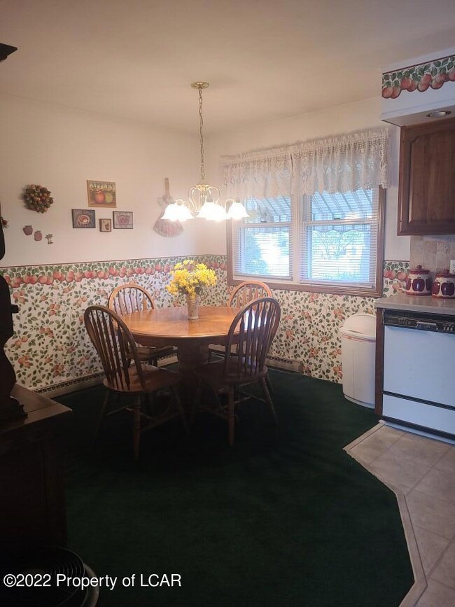 Kitchen Eating Area