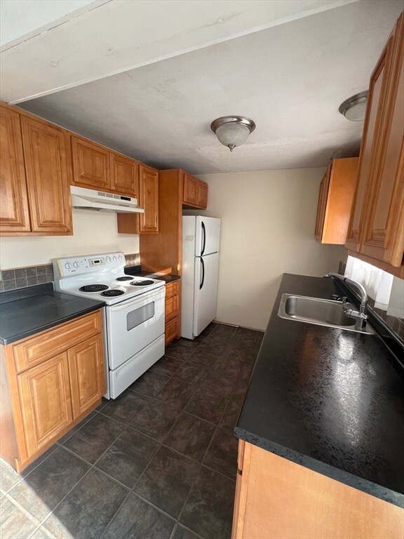 4 Princeton Terrace unit 4, Greenfield, MA 01301 - photo 3