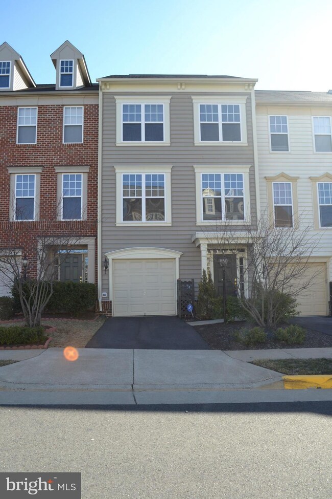 9181 Ribbon Falls Loop, Bristow, VA 20136 - photo 2