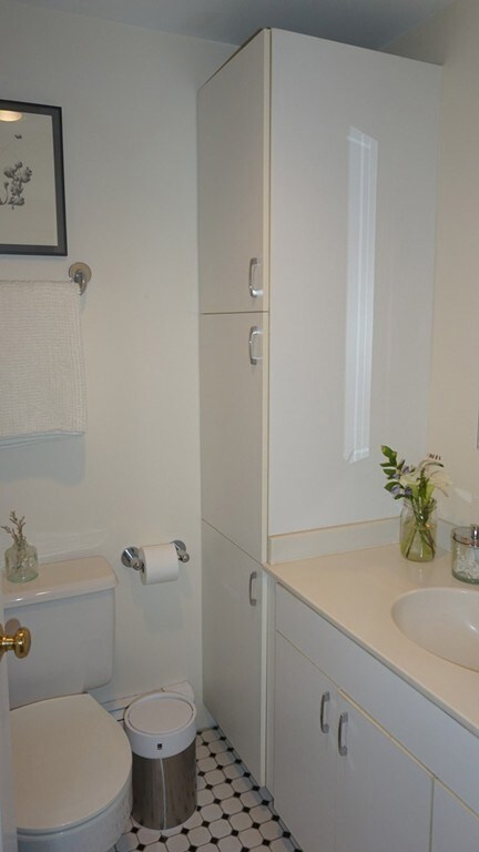 570 Franklin St unit 2, Cambridge, MA 02139 - photo 6