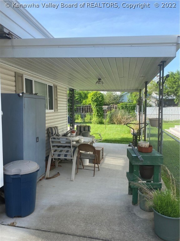 1306 Lightner Ave, Dunbar, WV 25064 - photo 4