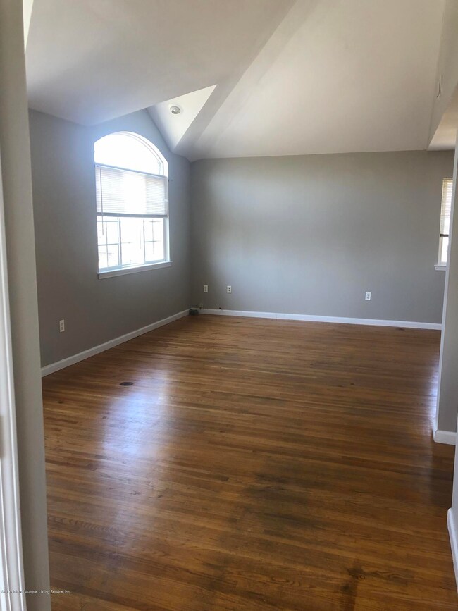 11 Madsen Ave, Staten Island, NY 10309 - photo 2