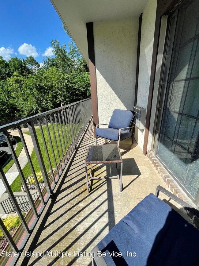 120 Devon Loop unit 8, Staten Island, NY 10314 - photo 3