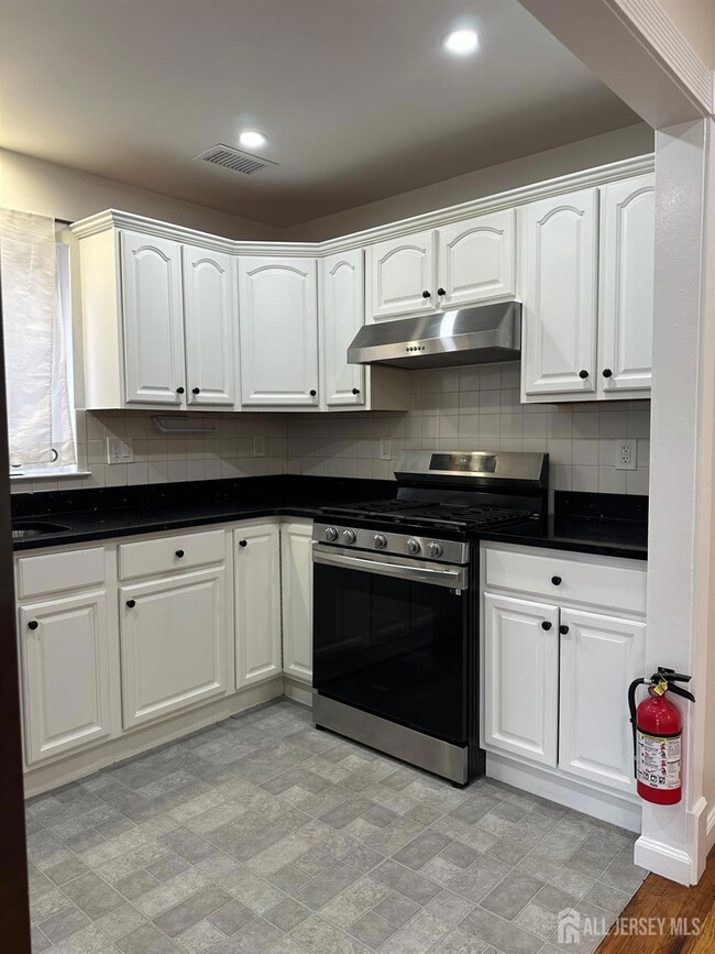 213 Catherine St, Elizabeth, NJ 07201 - photo 5