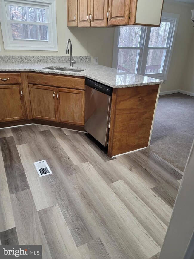 27145 Oaklawn Cir, Ruther Glen, VA 22546 - photo 5