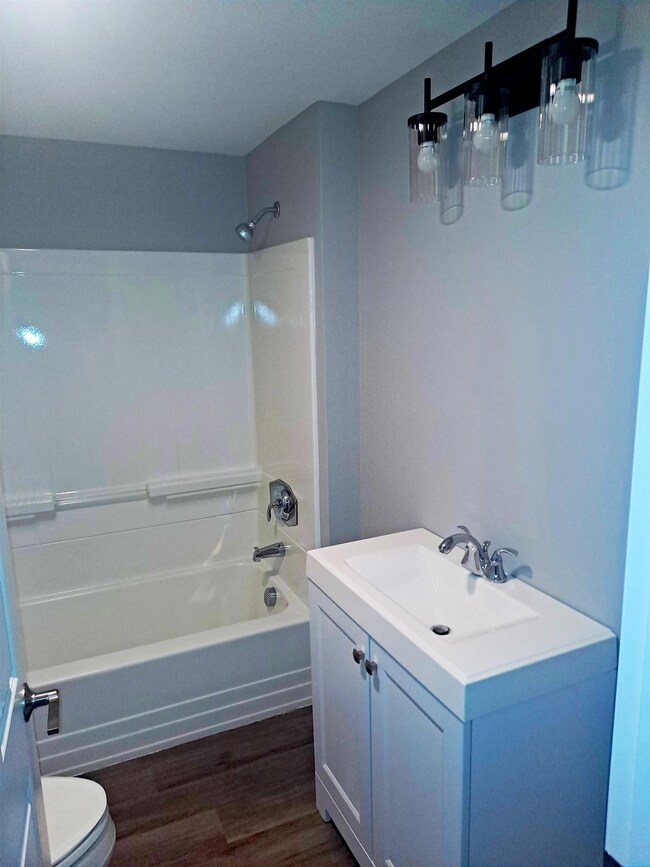 110 Mammoth Rd, Hooksett, NH 03106 - photo 4