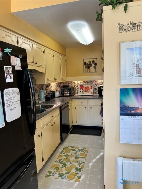 lower unit kitchen