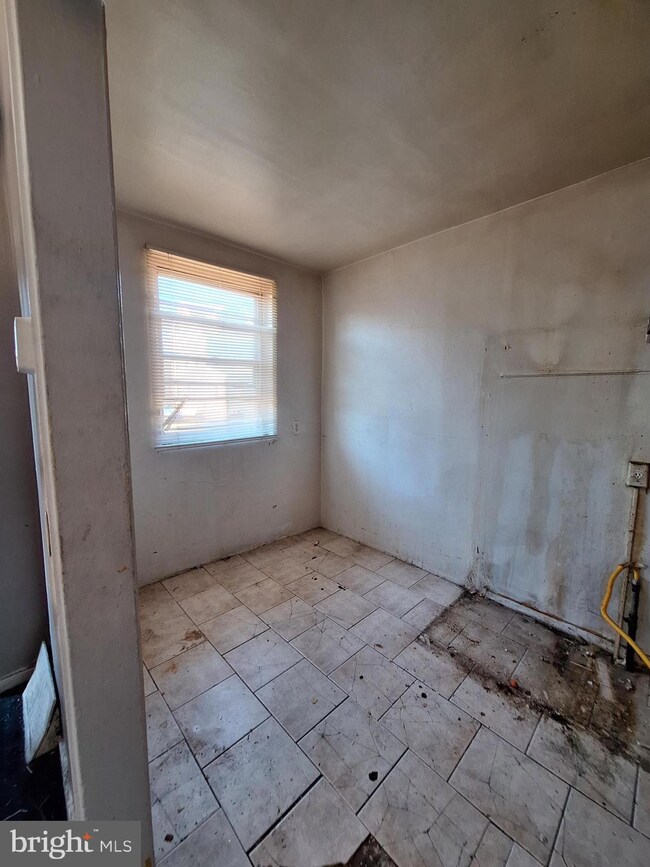 919 Sharon Ave, Sharon Hill, PA 19079 - photo 4