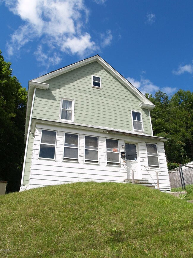 17 Tyler St, North Adams, MA 01247 - photo 2