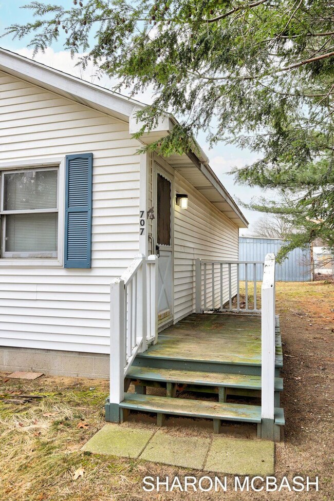 4-web-or-mls-707 N Maple St, Saugatuck-4