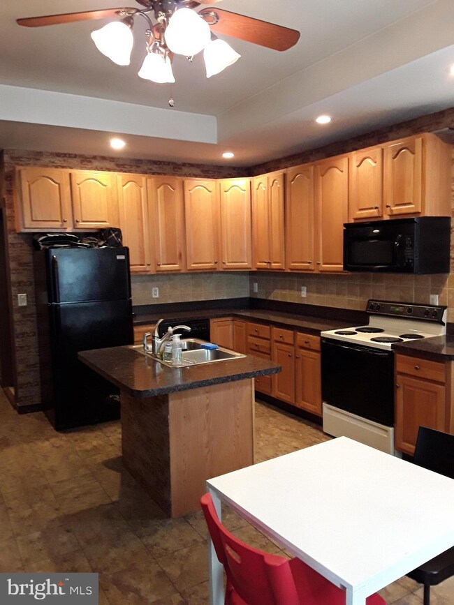 203 W Main St unit 1, Mechanicsburg, PA 17055 - photo 2