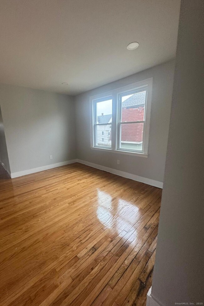 60 Arnold St unit 2nd Floor, Hartford, CT 06106 - photo 4