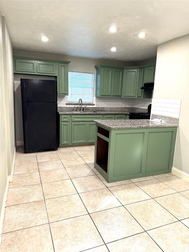 7309 Moline St unit A, Houston, TX 77087 - photo 2