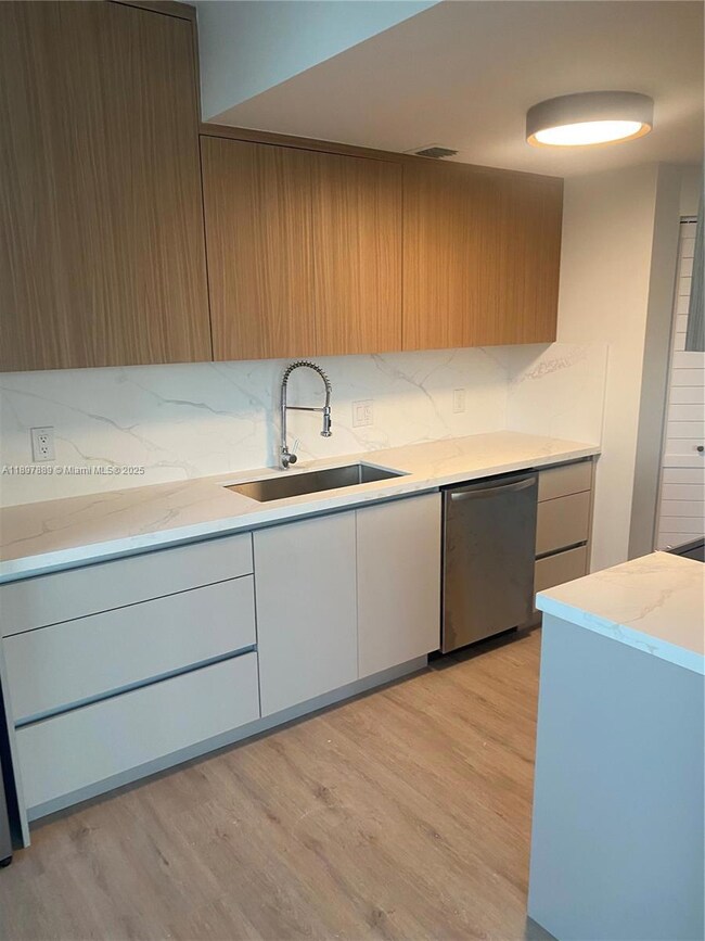 Courvoisier Courts unit 2010, Miami, FL 33131 - photo 7