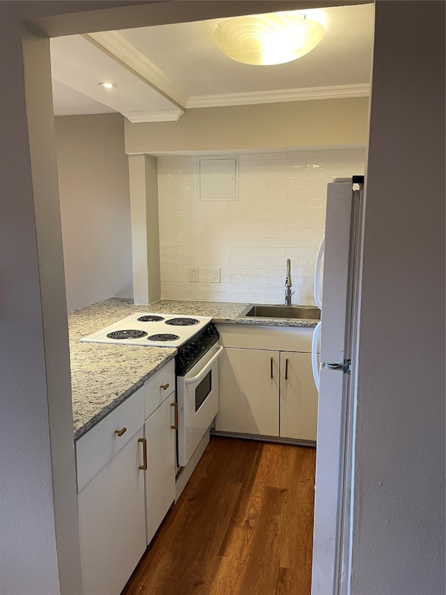 Bright cooking space