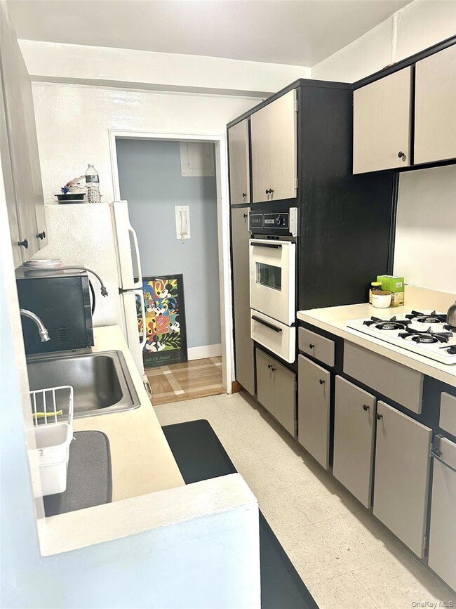 89-15 Parsons Blvd unit 9, Jamaica, NY 11432 - photo 5