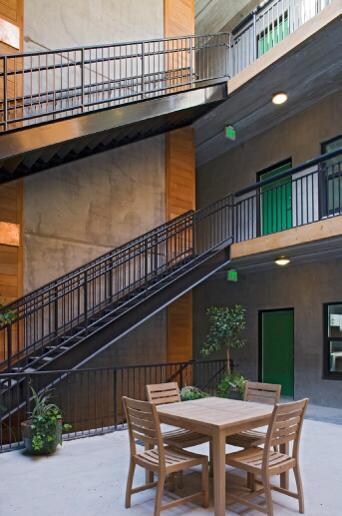 148 Int Courtyard