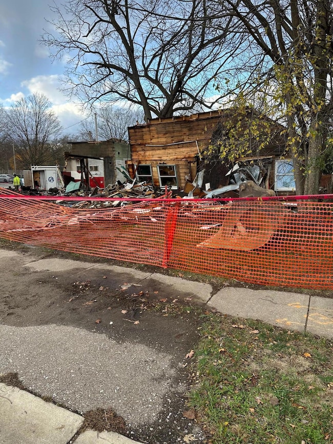 26828 W Main St, Edwardsburg, MI 49112 - photo 5