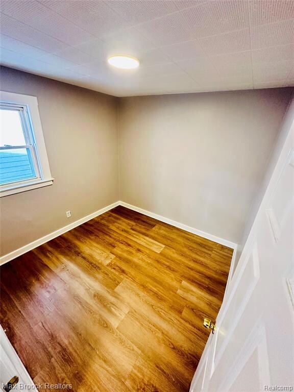 23084 Berdeno Ave, Hazel Park, MI 48030 - photo 7