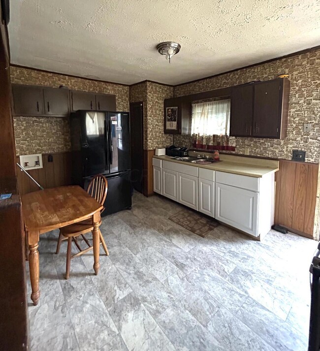 711 Westphal Ave, Columbus, OH 43213 - photo 4