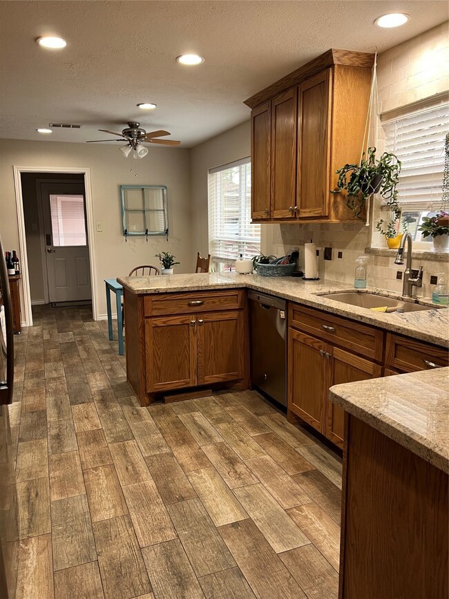 15106 Stillcreek Dr, Houston, TX 77070 - photo 3