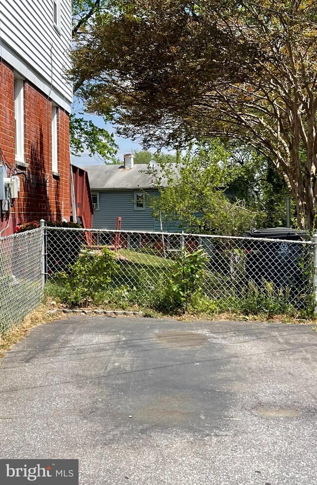 822 Quade St, Oxon Hill, MD 20745 - photo 4