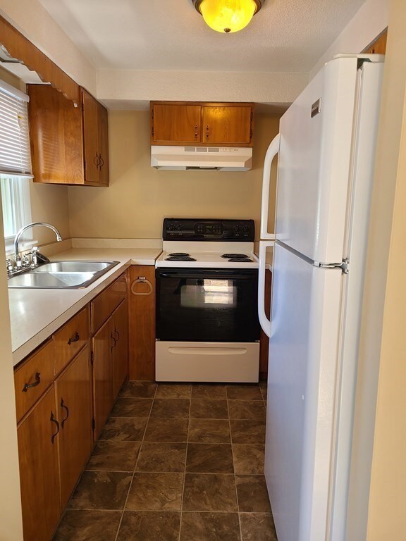 19 Chapman Ave unit 1, West Brookfield, MA 01585 - photo 2