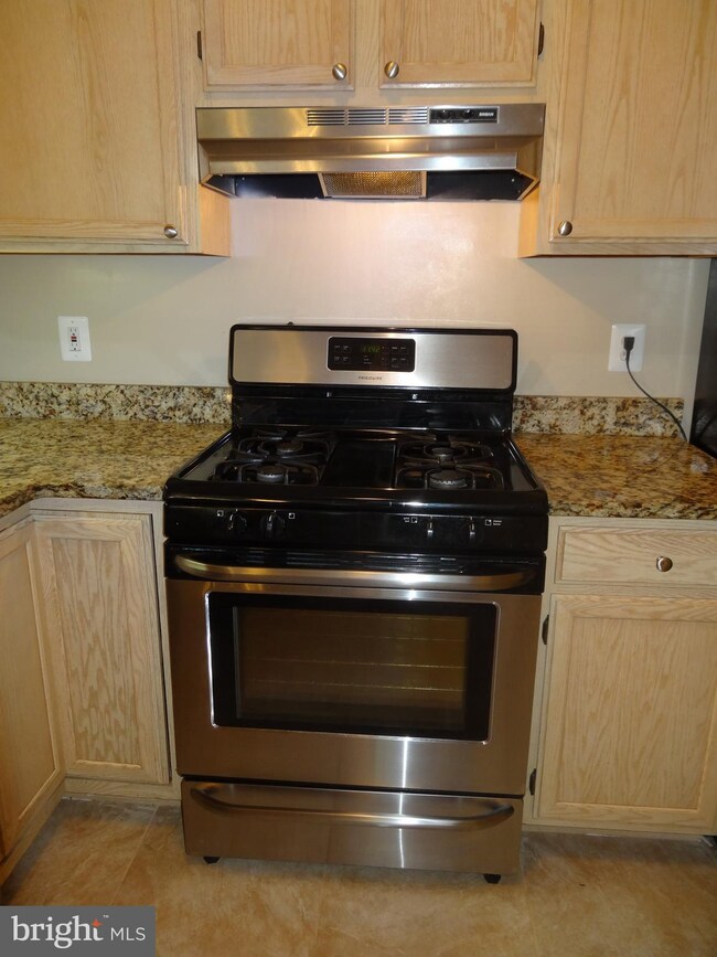 8817 Groffs Mill Dr, Owings Mills, MD 21117 - photo 7