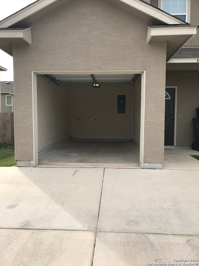 16818 Showdown Path unit 3, Selma, TX 78154 - photo 7