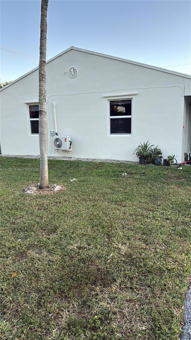 2404 Roosevelt St unit 1, Hollywood, FL 33020 - photo 3