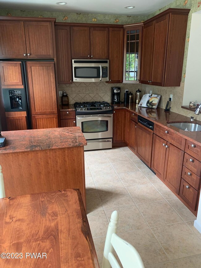 110 Braeburn Path, Matamoras, PA 18336 - photo 4