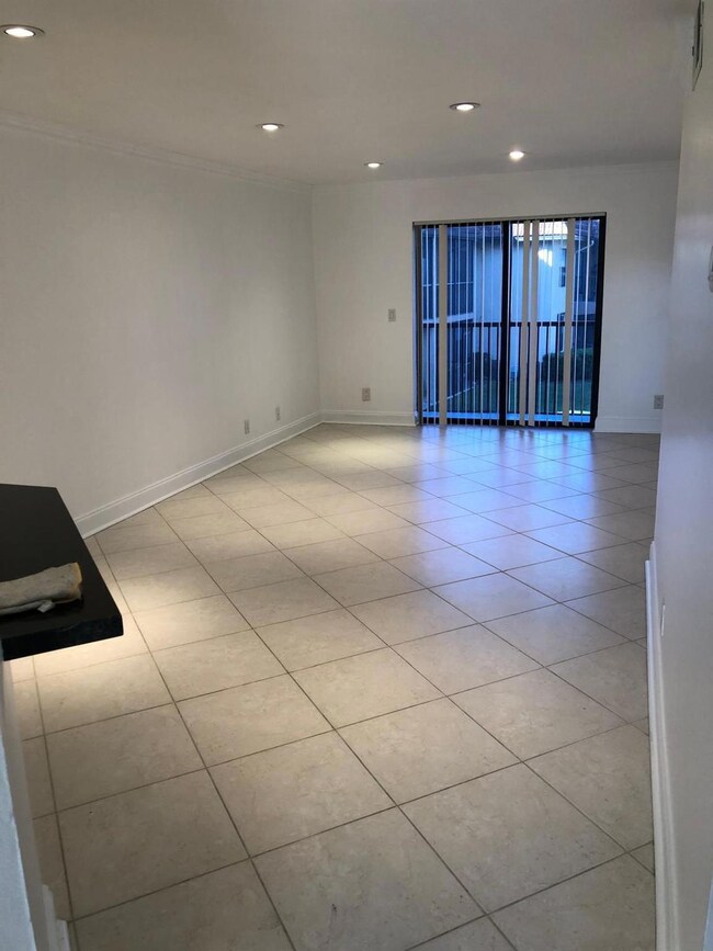 21911 Lake Forest Cir unit 204, Boca Raton, FL 33433 - photo 5