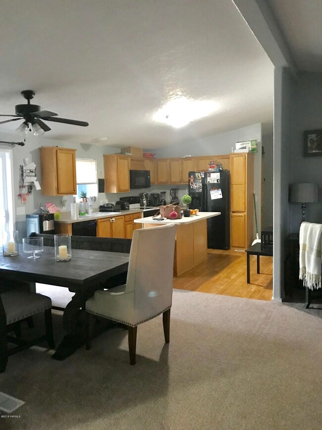 6004 Crestfields kitchen 1