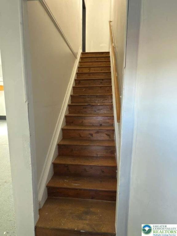 226 Sonny Dr, Wind Gap, PA 18091 - photo 2