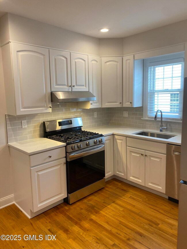 9 Sound View Ct unit 2B, Greenwich, CT 06830 - photo 2