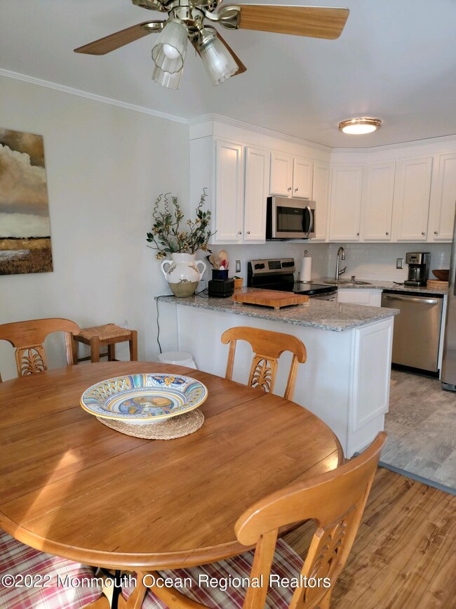 10b Berkshire Ct, Red Bank, NJ 07701 - photo 3