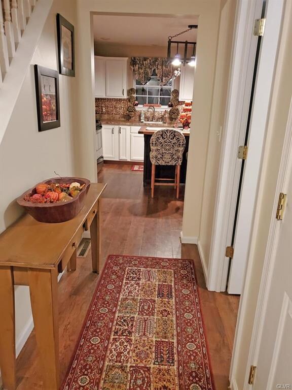 2206 Acorn Ct, Slatington, PA 18080 - photo 2