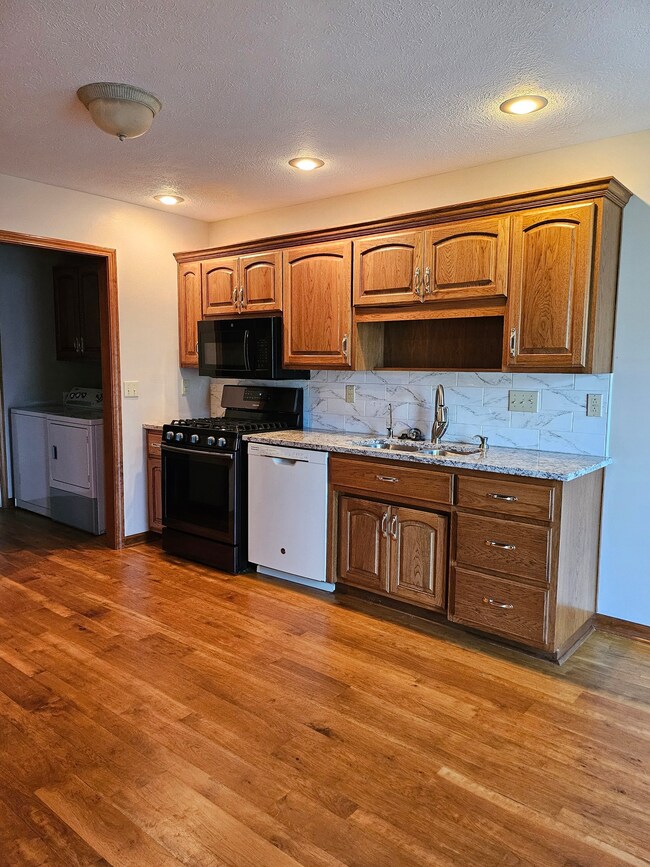 3129 Glenview Dr unit 8, Anderson, IN 46012 - photo 7