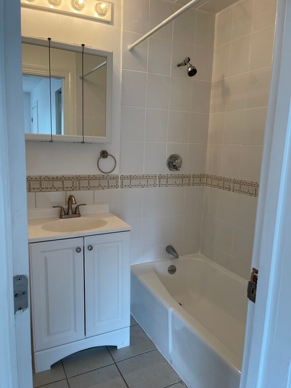 185 Lewis St unit 5, Lynn, MA 01902 - photo 3