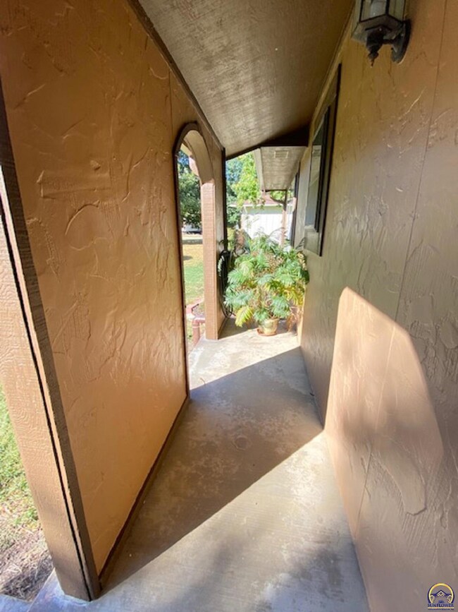 4832 SW Skyline Pkwy, Topeka, KS 66614 - photo 6