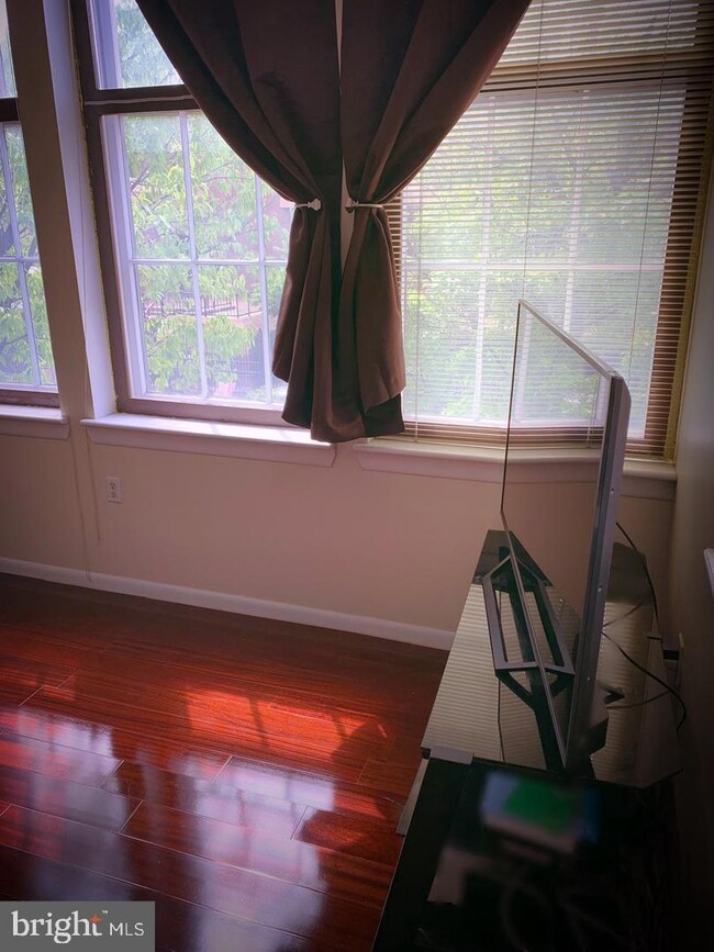 511 S Sharp St unit 2, Baltimore, MD 21201 - photo 3