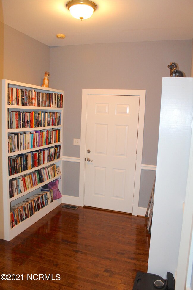 7 FOYER