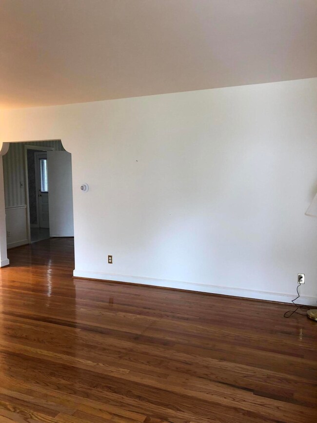 Large Front / Living Room